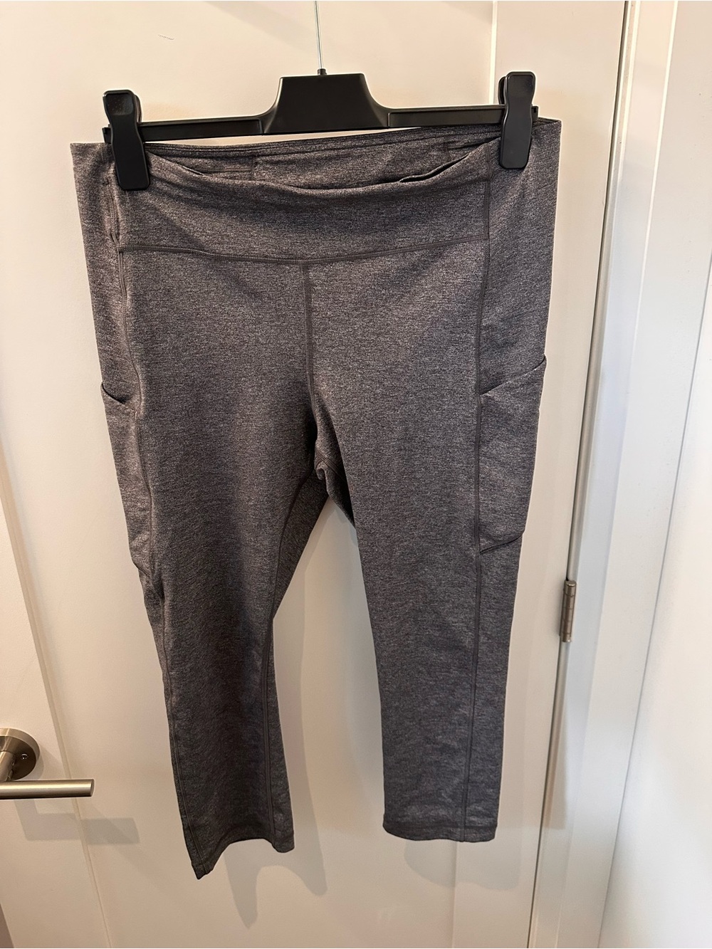 Lululemon Speed Up Crop (21") size 12 grey